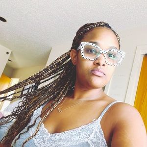 Meet your Posher, Justine